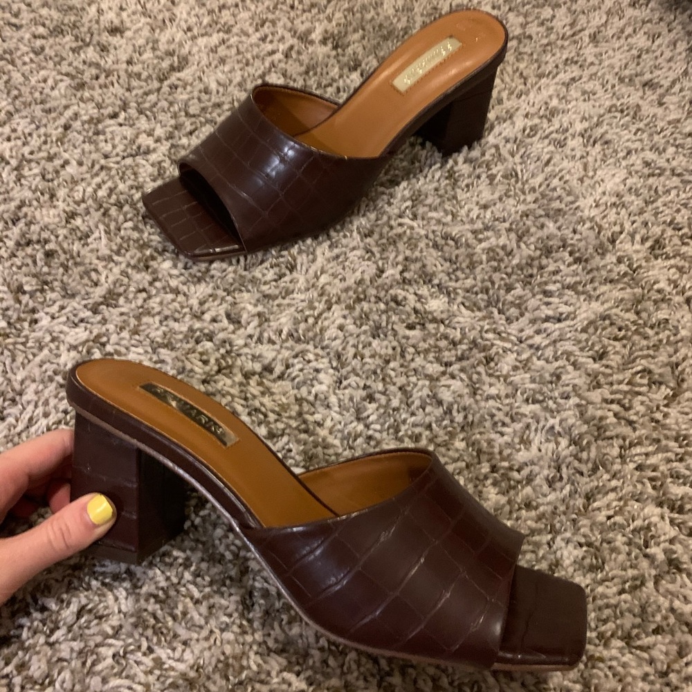 Block square toe heels